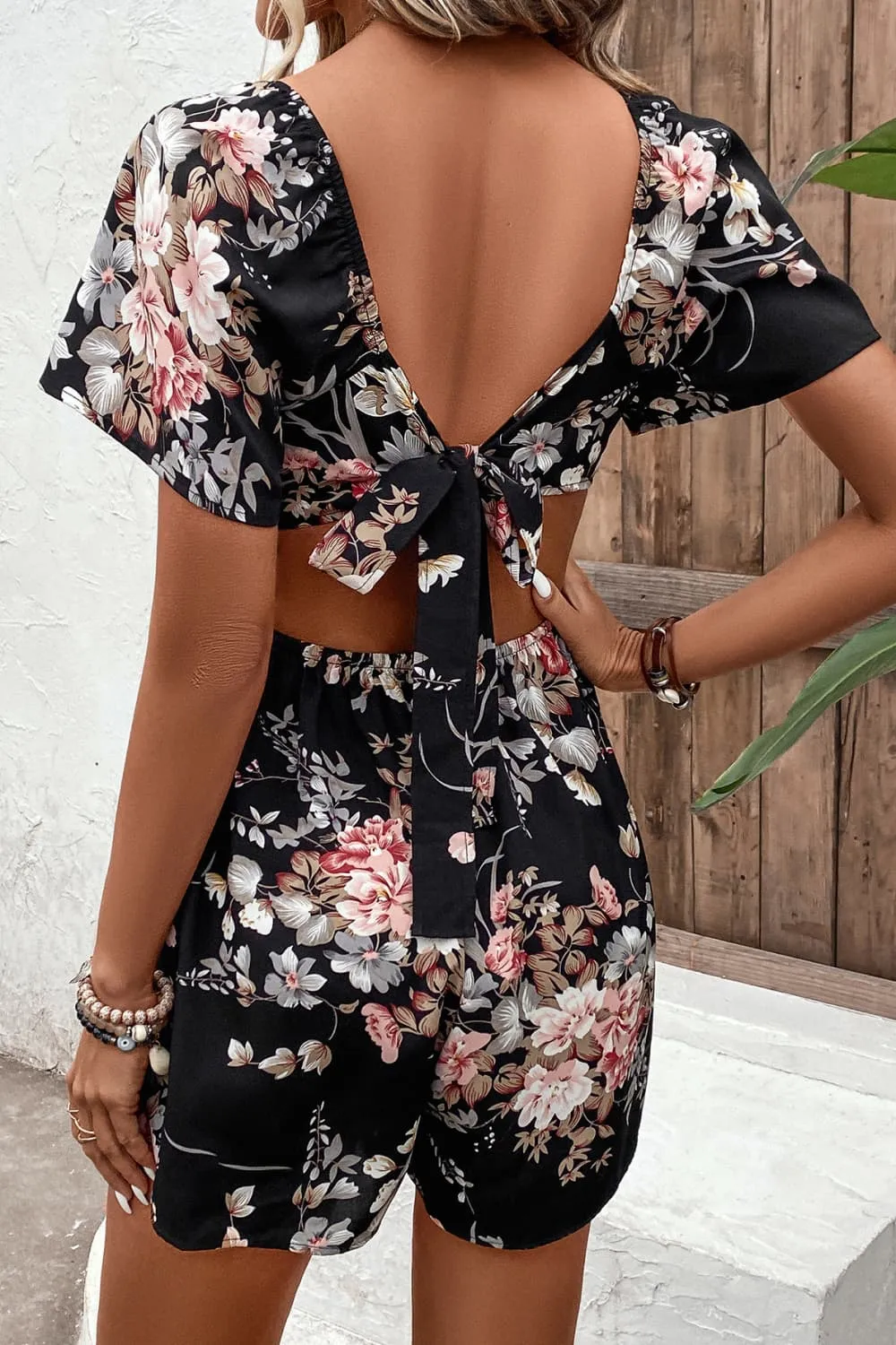*APP EXCLUSIVE* Floral Cutout Tie Back Romper